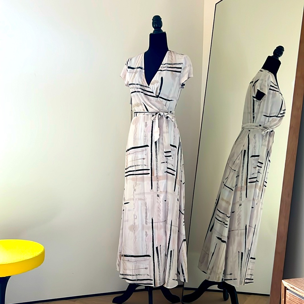 Aritzia Babaton Slit Wrap Flowy Maxi Long Dress White Short Sleeve Pockets Xs